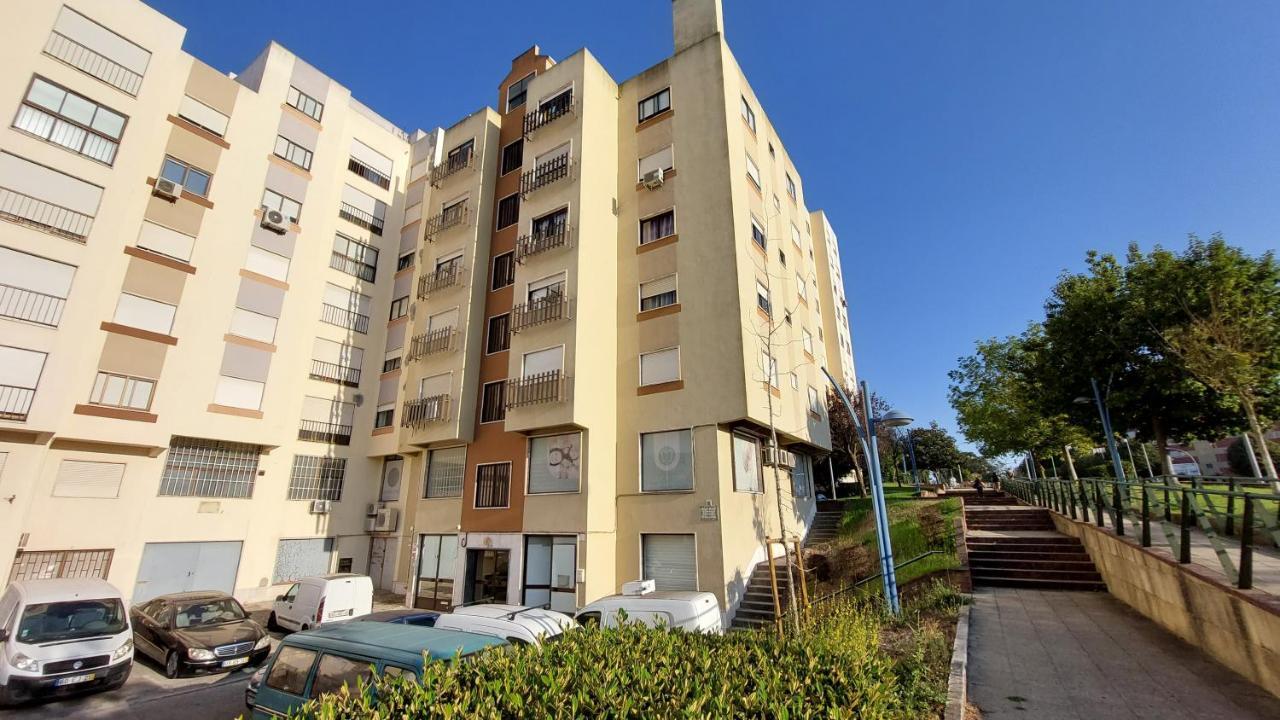 Enjoy Lisbon Cascais Sintra 1200 Metres To Metro Blue Line Sintra Rail Line Free Parking Apartment Amadora Exterior photo