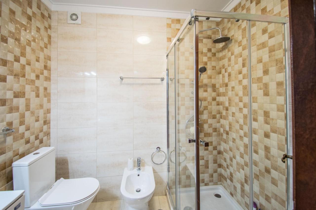Enjoy Lisbon Cascais Sintra 1200 Metres To Metro Blue Line Sintra Rail Line Free Parking Apartment Amadora Exterior photo
